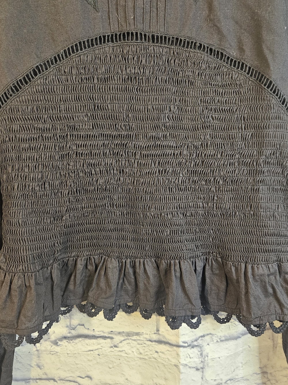 Farm Rio Sz Small Black Lace-Trim Smocked Peasant Top - Picture 2 of 9